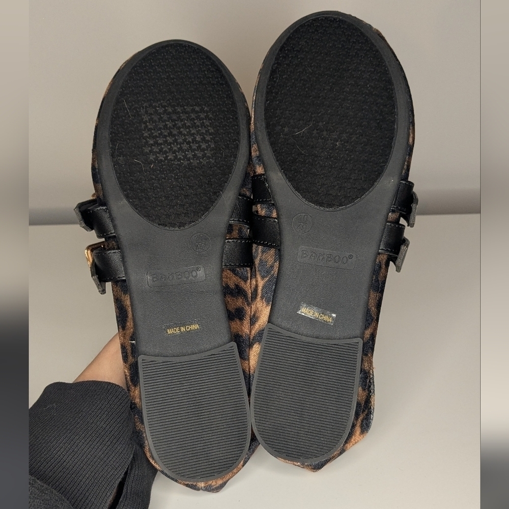 Bamboo size 10 Embrace Leopard print double buckle strap flats - Picture 4 of 8